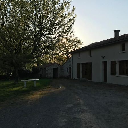 Gite A La Ferme Les Places La Chapelle-Bertrand Buitenkant foto