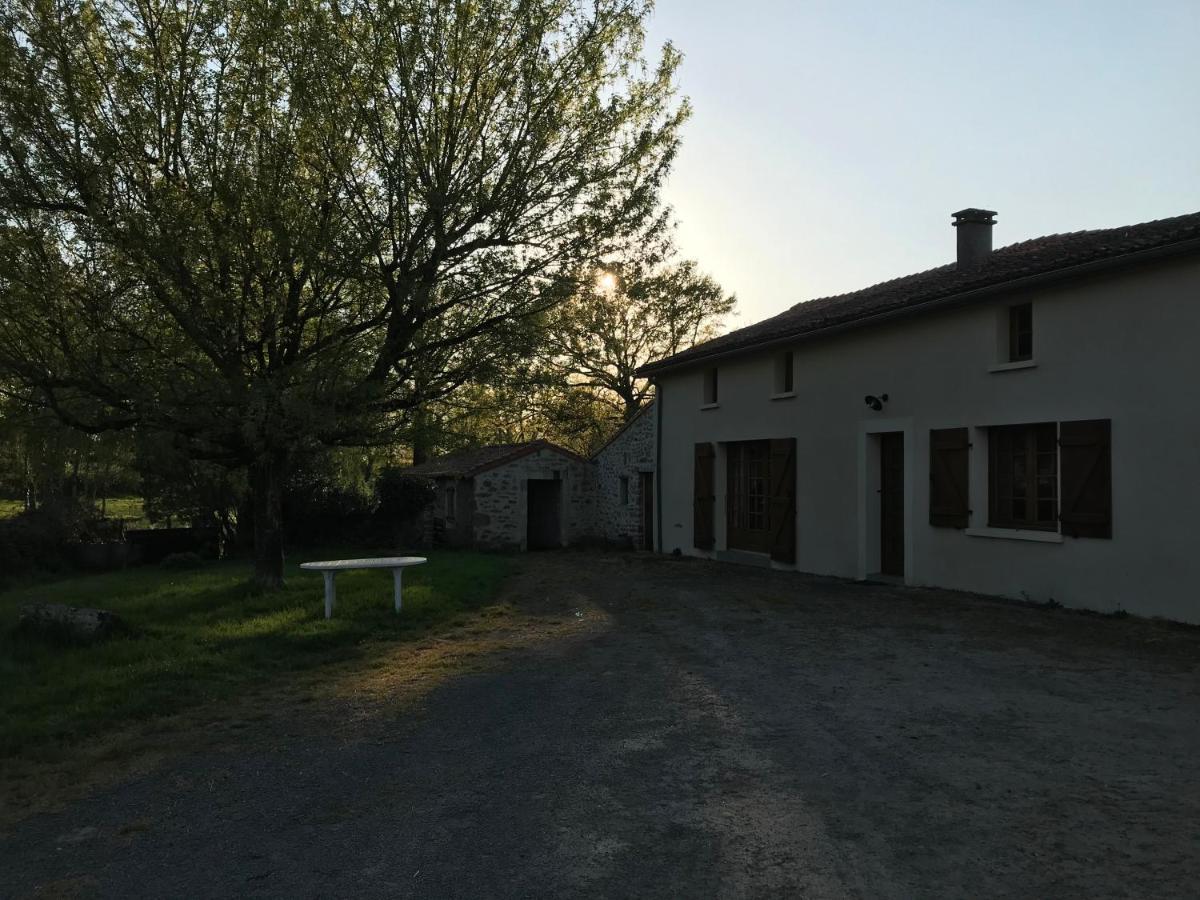 Gite A La Ferme Les Places La Chapelle-Bertrand Buitenkant foto