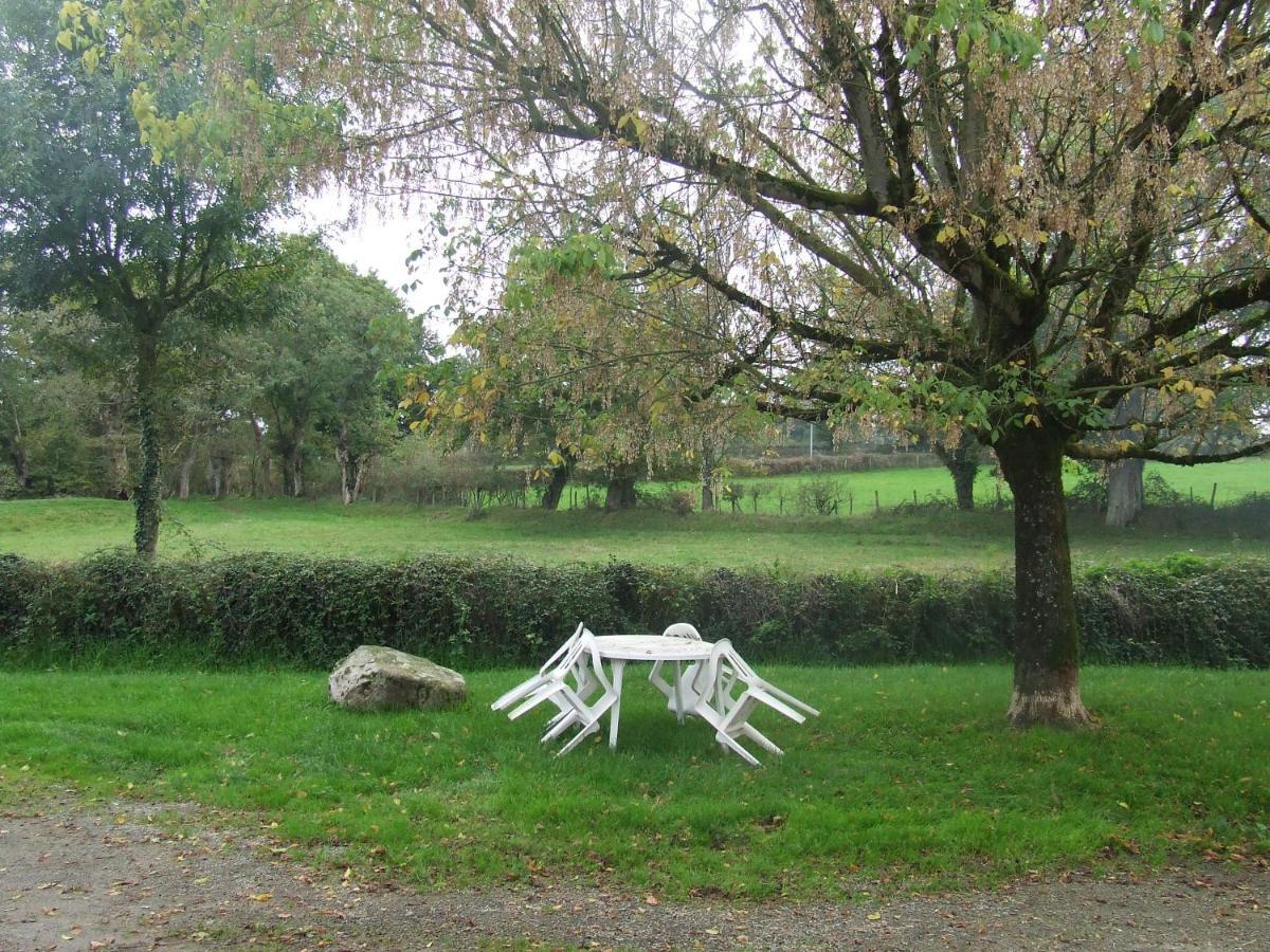 Gite A La Ferme Les Places La Chapelle-Bertrand Buitenkant foto